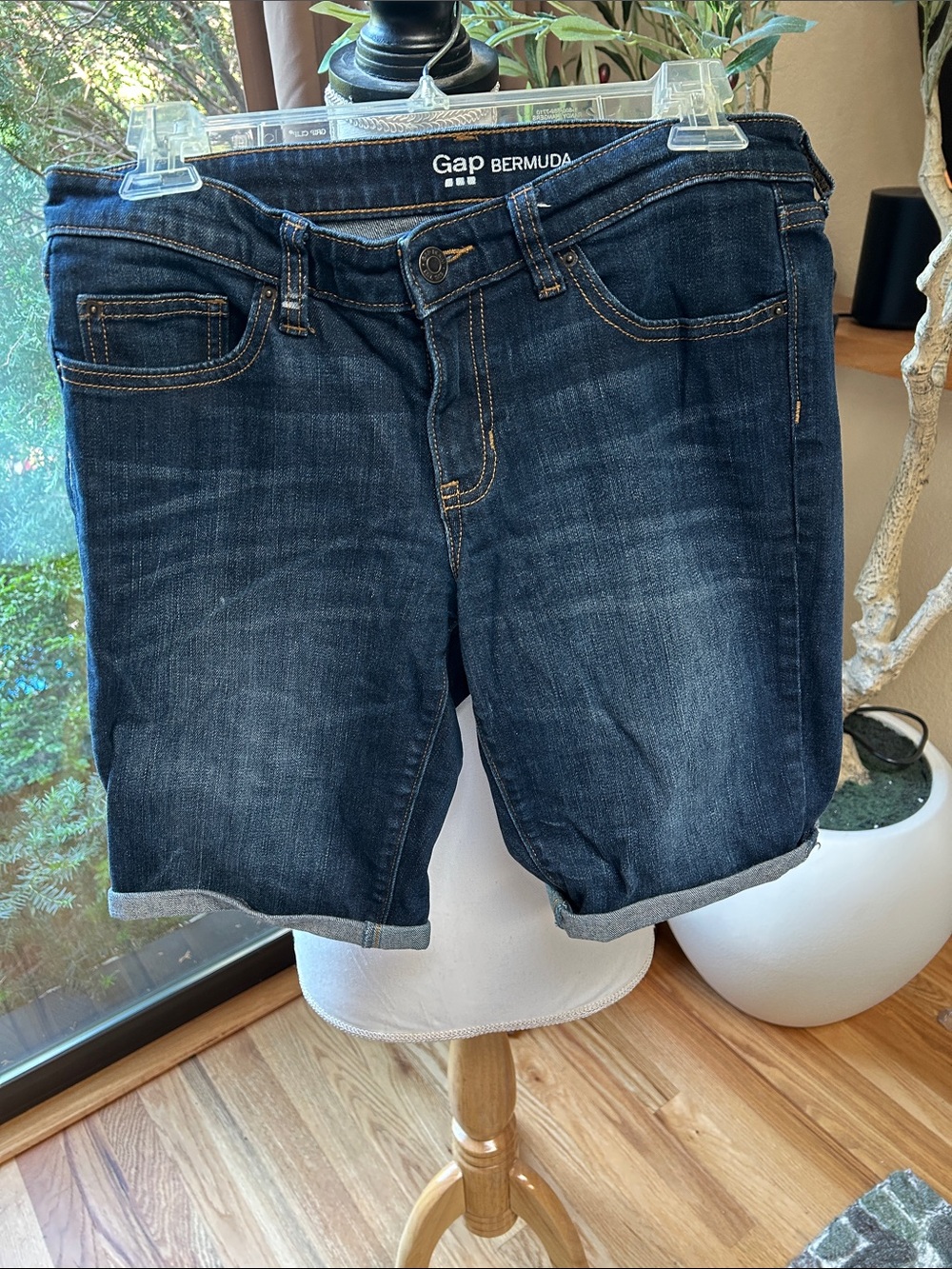 GAP Indigo Rolled-Hem Denim Bermuda Shorts 26
